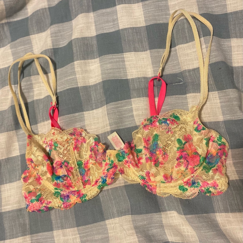 Victoria’s Secret Pink lace floral unlined bra
